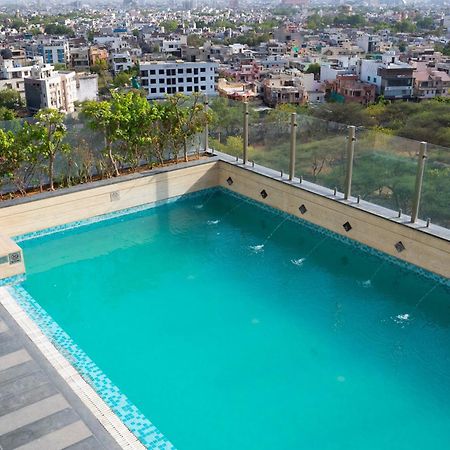 Hyatt Place Jaipur Malviya Nagar Eksteriør bilde Swimming pool at the hotel