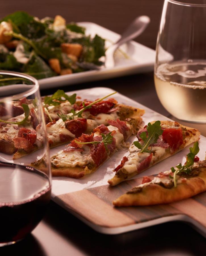Hyatt Place Jaipur Malviya Nagar Eksteriør bilde A flatbread with prosciutto and mozzarella