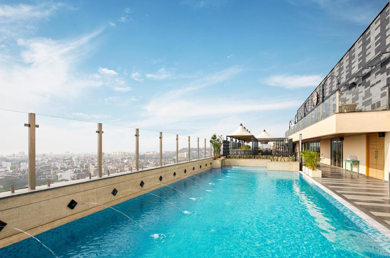 Hyatt Place Jaipur Malviya Nagar Eksteriør bilde The swimming pool at the hotel