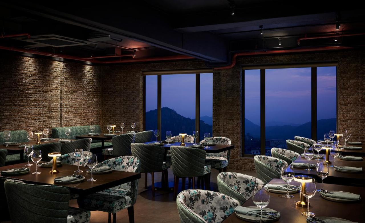 Hyatt Place Jaipur Malviya Nagar Eksteriør bilde The Peak Lounge