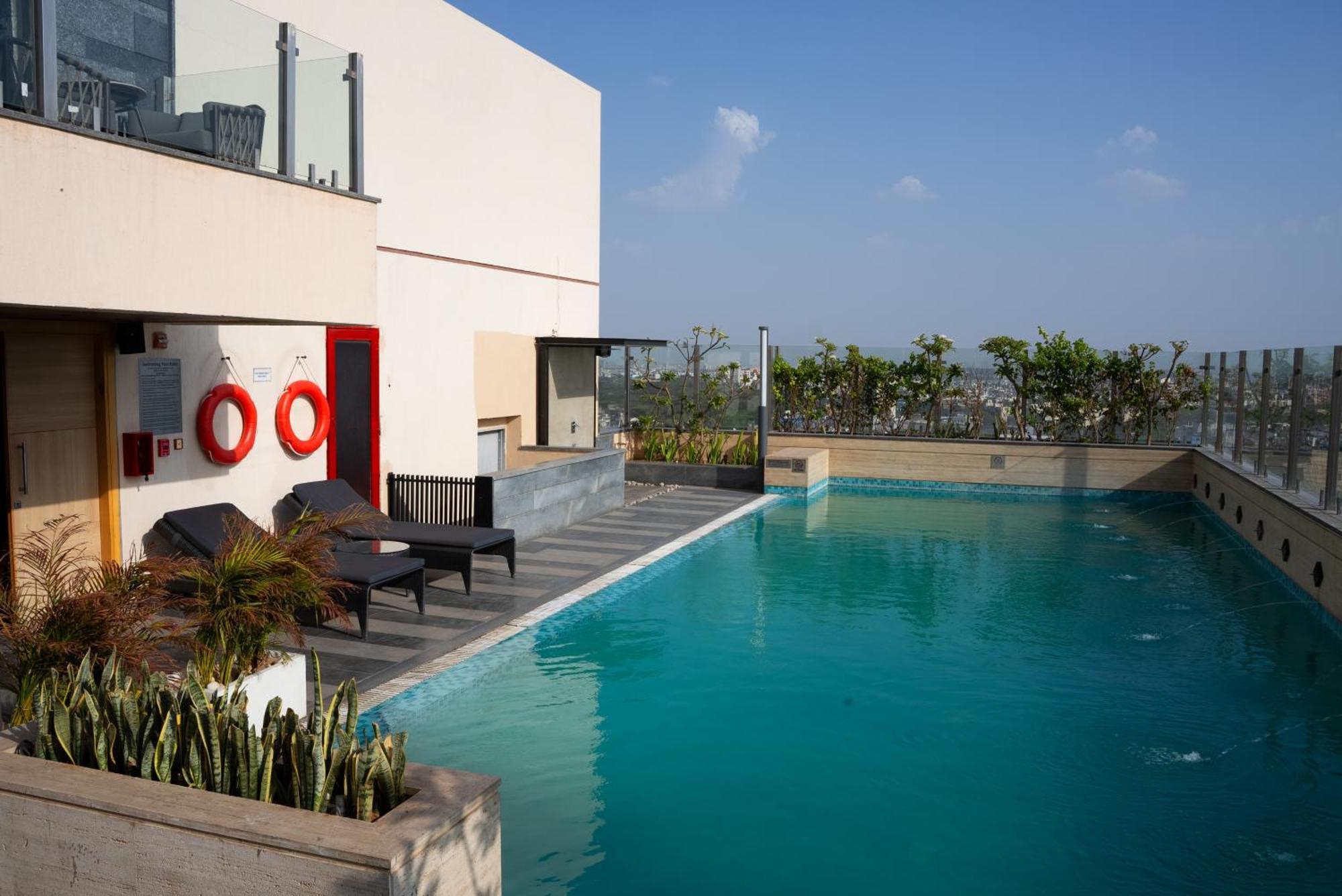 Hyatt Place Jaipur Malviya Nagar Eksteriør bilde Pool at the hotel