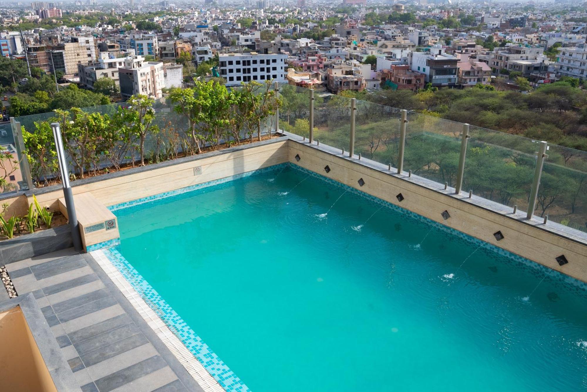 Hyatt Place Jaipur Malviya Nagar Eksteriør bilde Swimming pool at the hotel